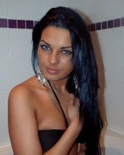 Larisa - Escorts in Manchester